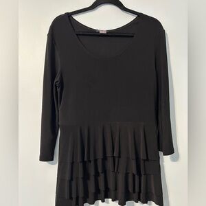 Ladies top in size large.  Great condition